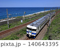 日本海沿岸を走る413系「ホリデーライナー」 140643395