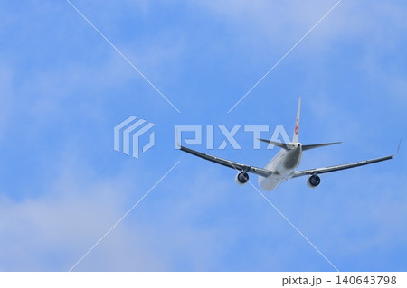 離陸上昇する旅客機 離陸上昇する旅客機 140643798