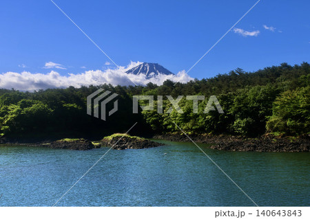 精進湖・富士山(山梨県・富士河口湖町) 精進湖・富士山(山梨県・富士河口湖町) 140643843