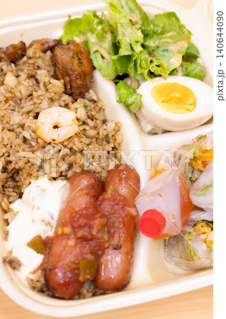 おいしいナシゴレン弁当 おいしいナシゴレン弁当 140644090