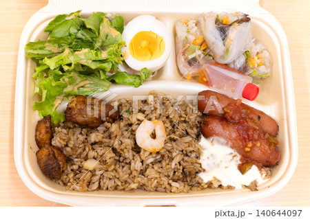 おいしいナシゴレン弁当 おいしいナシゴレン弁当 140644097
