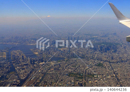 東京都心の街並み(隅田川・皇居・富士山・航空機より撮影) 東京都心の街並み(隅田川・皇居・富士山・航空機より撮影) 140644236