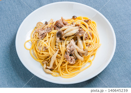 豚こま肉ときのこの和風パスタ 豚こま肉ときのこの和風パスタ 140645239