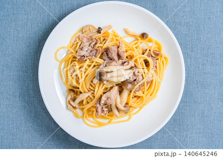 豚こま肉ときのこの和風パスタ 豚こま肉ときのこの和風パスタ 140645246