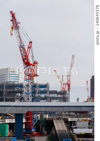 都市開発が進む高輪ゲートウェイ駅前のクレーン群 都市開発が進む高輪ゲートウェイ駅前のクレーン群 140645576