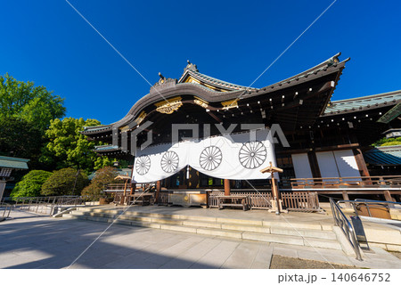 靖国神社の拝殿 140646752