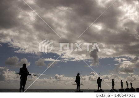 Silhouettes of statues against dramatic cloudy sky Silhouettes of statues against dramatic cloudy sky 140647015
