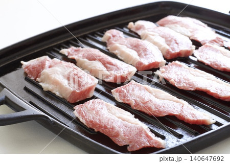 グリルでカルビ焼肉 グリルでカルビ焼肉 140647692