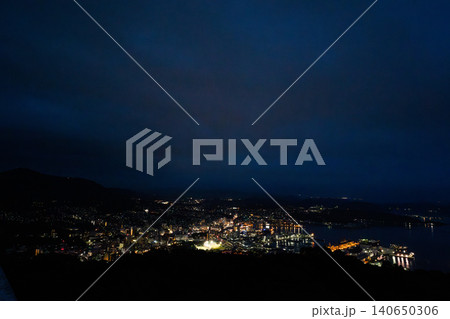 高台から望む佐世保港の夜景と街明かり 高台から望む佐世保港の夜景と街明かり 140650306