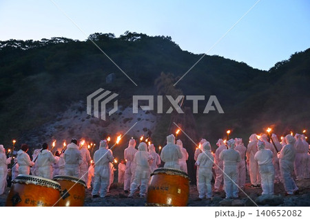 那須御神火祭の松明行列　栃木 140652082