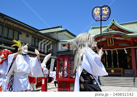 航空稲荷例祭の狐舞　東京 140652142