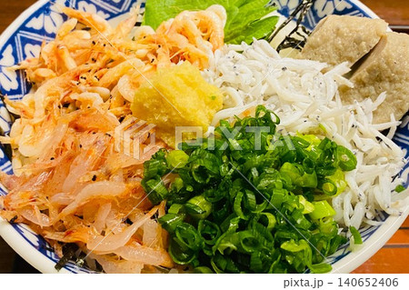 桜海老としらす丼　静岡 140652406