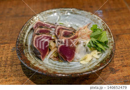 特製たれで味わう本場高知のカツオたたき 特製たれで味わう本場高知のカツオたたき 140652479