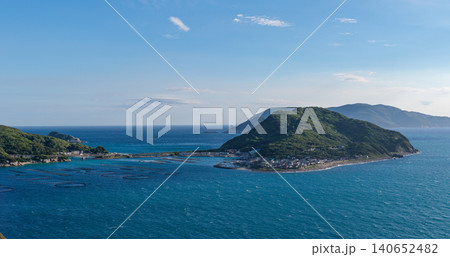 柏島と養殖いかだが広がる高知の海岸風景 140652482