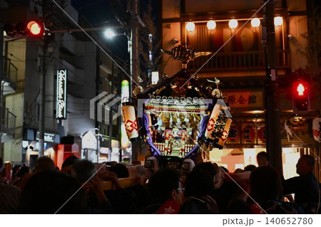 夜の吉原神社例大祭の風景　東京 140652780