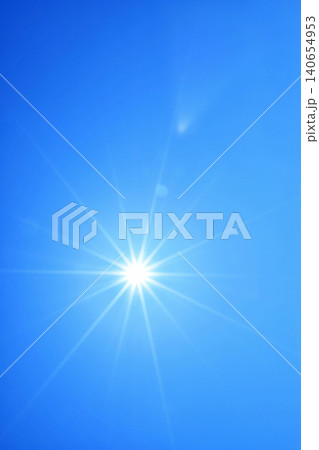 青空と太陽　直射日光　フリースペースイメージ（ fix撮影 ） 140654953