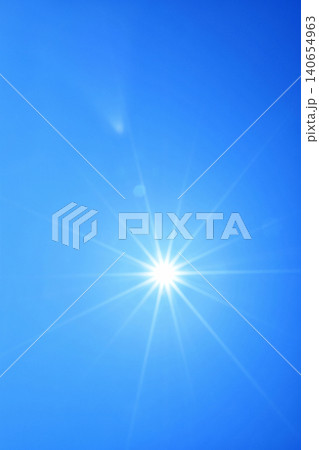 青空と太陽 直射日光 フリースペースイメージ( fix撮影 ) 青空と太陽 直射日光 フリースペースイメージ( fix撮影 ) 140654963