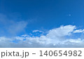 青空に浮かぶ白い雲 140654982