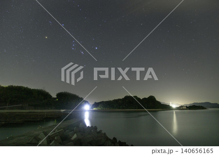 瀬戸内の秋の星景色昇るオリオン座 瀬戸内の秋の星景色昇るオリオン座 140656165