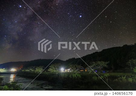 山里の秋の星景色沈む夏の大三角 山里の秋の星景色沈む夏の大三角 140656170