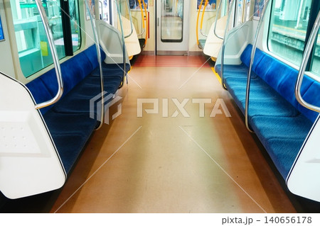 電車の車内 電車の車内 140656178