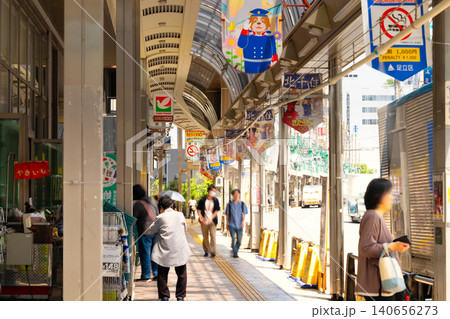 東京・北千住駅前 商店街 140656273