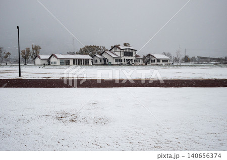 高槻市 安満遺跡公園の雪景色 高槻市 安満遺跡公園の雪景色 140656374