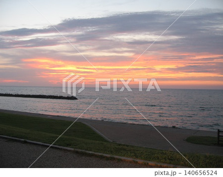 海に沈む夕日 海に沈む夕日 140656524