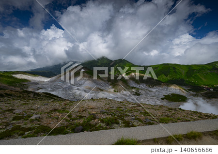 立山・雄山の山頂付近(富山・北アルプス) 立山・雄山の山頂付近(富山・北アルプス) 140656686