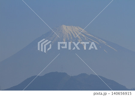 薩埵峠から眺めた美しい富士山頂の景色 140656915