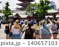 日本を観光する外国人旅行客 140657103