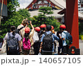 修学旅行の小学生たち 140657105
