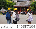 修学旅行の小学生たち 140657106
