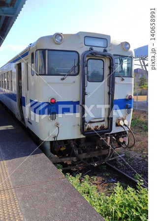 日南線 志布志駅に停車中のキハ40(鹿児島県志布志市) 日南線 志布志駅に停車中のキハ40(鹿児島県志布志市) 140658991