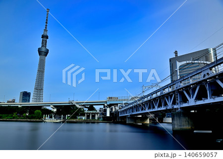 隅田川テラスから観る東京スカイツリーとすみだリバーウォークの風景 長秒撮影 隅田川テラスから観る東京スカイツリーとすみだリバーウォークの風景 長秒撮影 140659057
