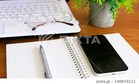 スマホ機種変更とデータ引き継ぎのイメージ スマホ機種変更とデータ引き継ぎのイメージ 140659211