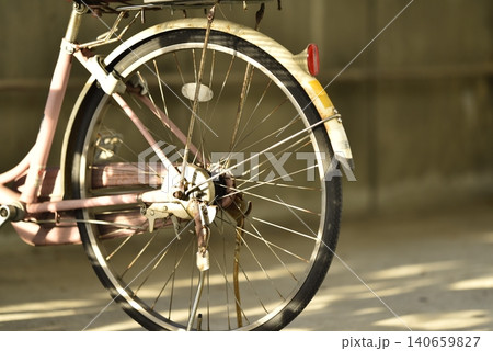 商店街に停めた自転車 商店街に停めた自転車 140659827