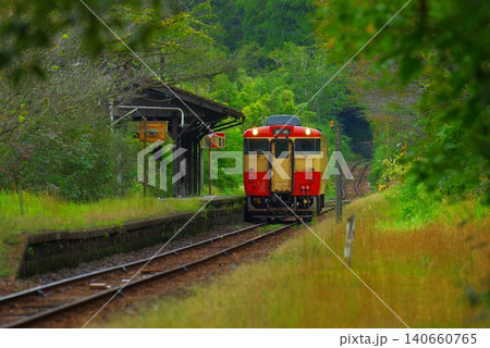 昭和が香る百年駅舎と気動車 昭和が香る百年駅舎と気動車 140660765