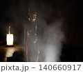 暗闇の中でスモーク（霧）に包まれライトアップされた仏像・観音像 140660917