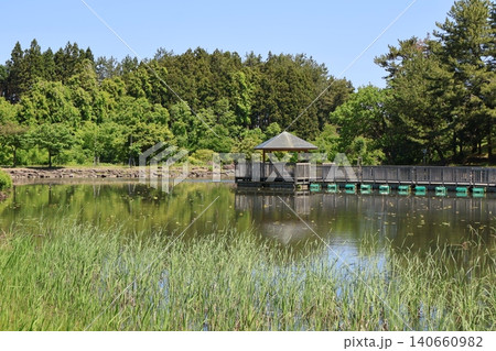 古城の沼　湖上のあずまや 140660982
