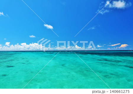 沖縄 宮古島 夏の青空と海 沖縄 宮古島 夏の青空と海 140661275