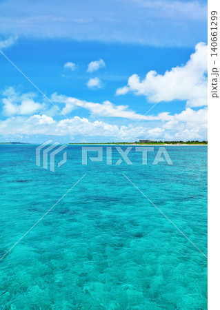沖縄　宮古島　青空と海の風景 140661299