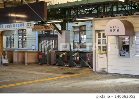 【福岡県北九州市】JR九州 門司港駅の改札付近の風景 【福岡県北九州市】JR九州 門司港駅の改札付近の風景 140662052