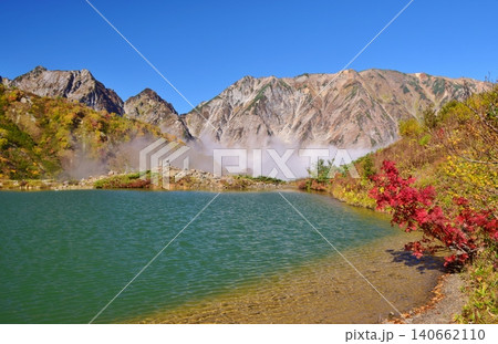 紅葉のピークを迎えた白馬の峰々 紅葉のピークを迎えた白馬の峰々 140662110
