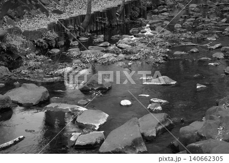 モノクロ 流れ 水 飛沫 (2026年6月登録) モノクロ 流れ 水 飛沫 (2026年6月登録) 140662305