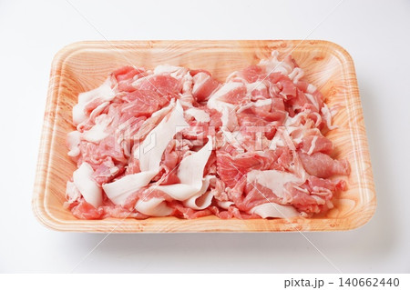 国内産豚肉こま切り落とし 140662440