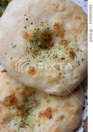 米粉と豆腐のグルテンフリーな手作りチーズパン 140663260