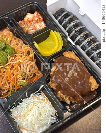 A traditional Korean dosirak, beautifully arranged with rice, assorted banchan, and savory proteins. Balanced and visually inviting, it’s a portable meal packed with vibrant flavors. 140665418