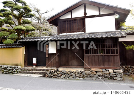 福岡県朝倉市　秋月城下町（秋月城跡）の秋月武家屋敷久野邸 140665452