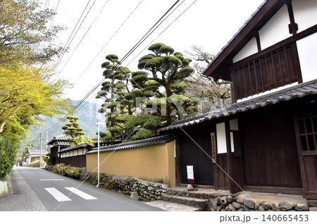 福岡県朝倉市　秋月城下町（秋月城跡）の秋月武家屋敷久野邸と散策路 140665453